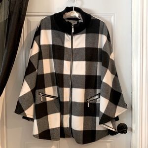 Le Moda Poncho 2 zipped front pockets, One Size